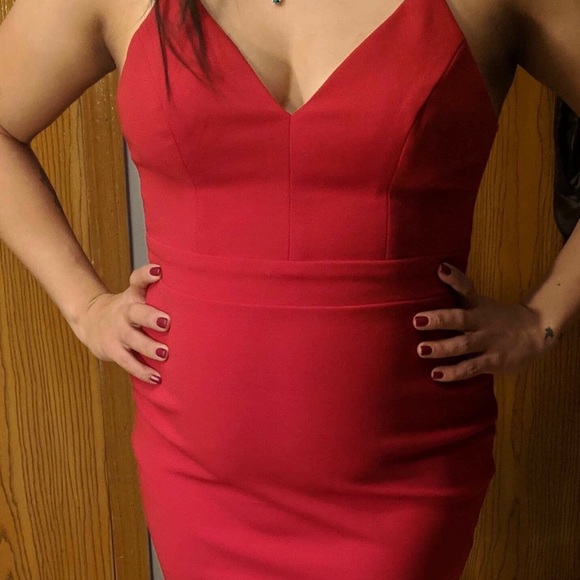 Red dress - Picture 4 of 5